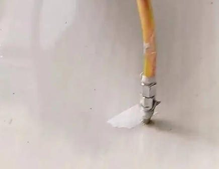 顺义瓷砖空鼓维修公司专业解答在瓷砖铺贴过程中，如果使用的砂料过粗（如全部使用了粗砂），可能会导致以下问题
